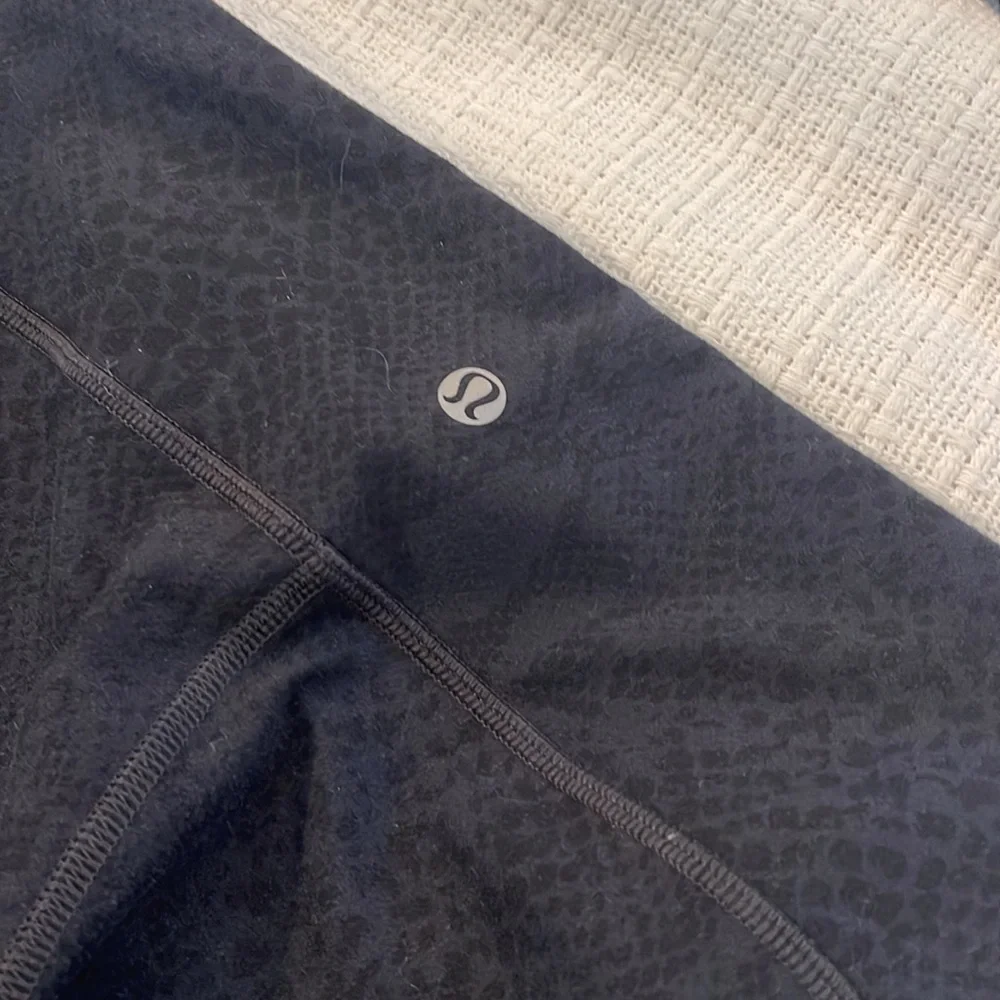 LULULEMON LEGGINGS - Picture 2 of 3